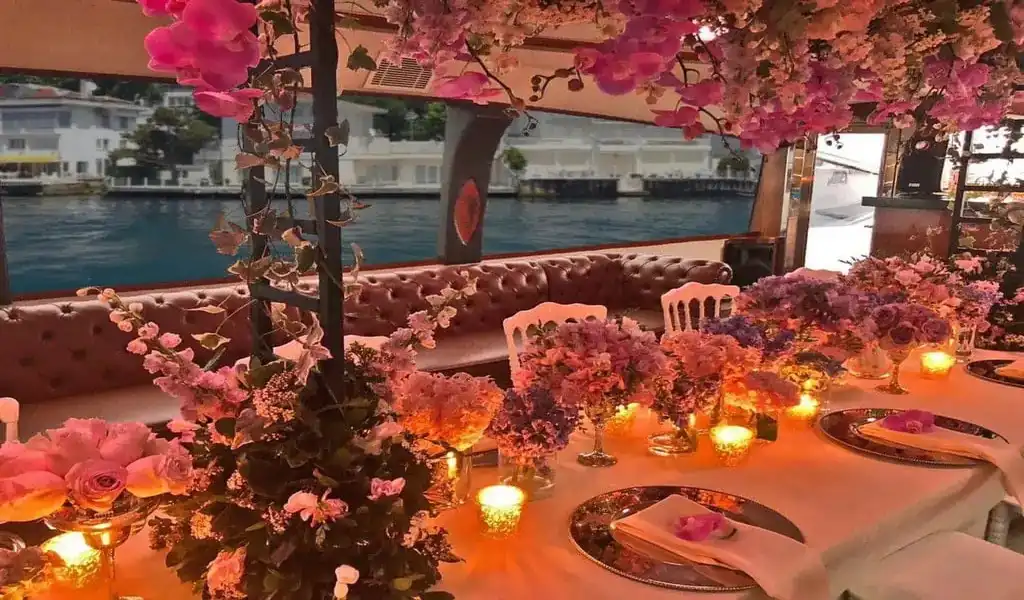 YACHT ROYAL İSTANBUL